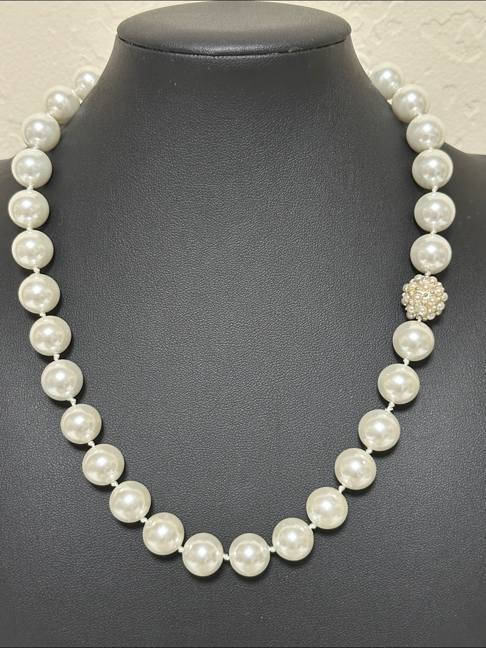 White House Black Market White Faux Pearl Necklace